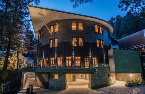 Nikko Resort | Experience Elegance at Nikko Nishimachi Club with Hot Tub