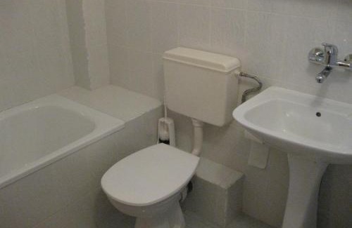 Samokov Hotel | Budget-Friendly Niko Hotel: Family-Ready with Kitchen Access