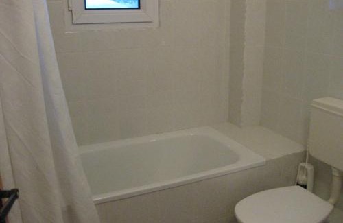 Samokov Hotel | Budget-Friendly Niko Hotel: Family-Ready with Kitchen Access