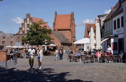 Wismar Apartment | Barrier-Free Family Stay in Historic NikolaiTraum