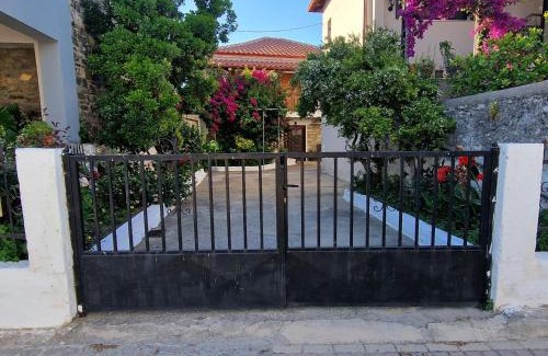 Agios Nikolaos Apartment | Exceptional Family Stay at Nikolaos House - Rated 9.7/10