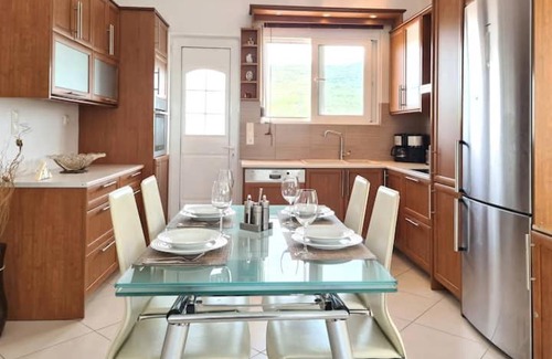 Korfalonas House | Family-Friendly Nikolas House in Kissamos - 4-Star Comfort