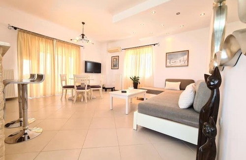 Korfalonas House | Family-Friendly Nikolas House in Kissamos - 4-Star Comfort