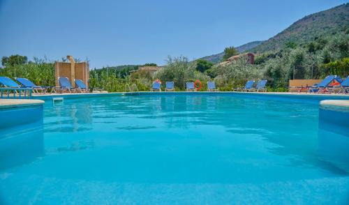 Apraos Apartment | Inviting Nikos Kalamaki Corfu: Oceanfront Pool & Breakfast