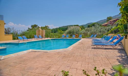 Apraos Apartment | Inviting Nikos Kalamaki Corfu: Oceanfront Pool & Breakfast