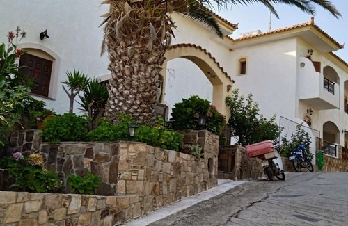 Gialiskari Apartment | Discover Nikos Studio 3: Family-Friendly Retreat in Gialiskari