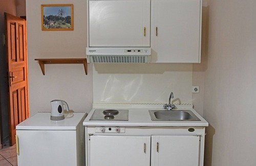 Gialiskari Apartment | Cozy Nikos Studio 3: Pet-Friendly Apartment for 3 Guests