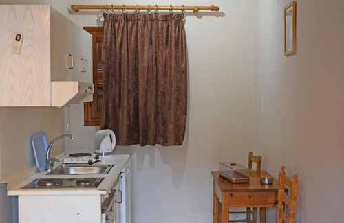 Gialiskari Apartment | Cozy Nikos Studio 5 in Gialiskari, Pet-Friendly Retreat