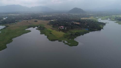 Galewela Hotel | Budget-Friendly Stay at The Nilambara Lake View Hotel