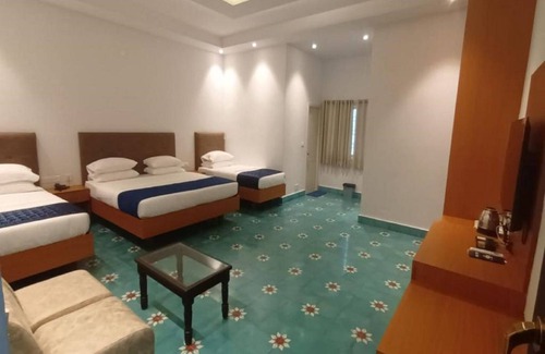 Kalapettai Hotel | Explore Nilan Grand: Family-Friendly Stay with Great Dining