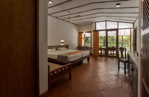 Irrakkakandi Hotel | Relax at Nilaveli Beach Hotel with Pool and Spa Amenities