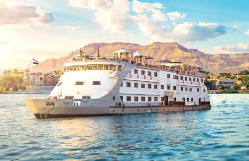 Nile River Valley Boat Rental | Nile Cruise 2 nights 3 Days From Aswan to Luxor with tours