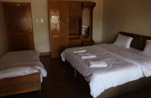 Leh House | Cozy Stay at Nilza Guest House with Breakfast & Kitchen