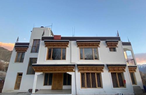 Leh Hotel | Pet-Friendly Yeed Ga Villa: Guest Rated 10/10 with Breakfast