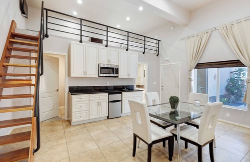 Point Loma Heights Villa | Cozy Detached Studio Near Nimitz & W Point Loma Blvd