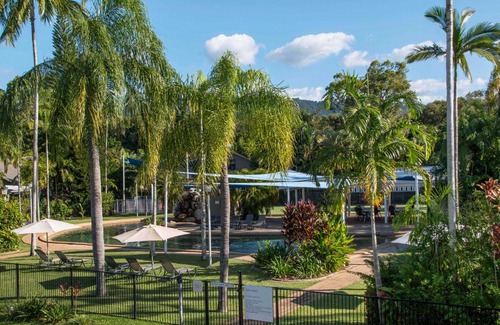 Port Douglas Resort | Explore Nimrod Resort Apartments: Family-Friendly Retreat