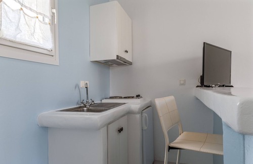 Kionia Apartment | Relaxing Ninemia Suites Tinos with Pool and Free Wi-Fi