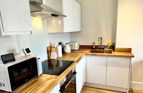 Goostrey House | Cozy Retreat at Nineteen The George - 1 Bed Apartment