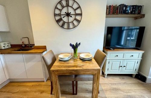 Goostrey House | Cozy Retreat at Nineteen The George - 1 Bed Apartment
