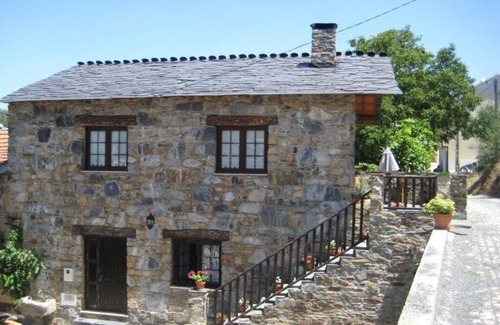 Rabal Cottage | Discover Ninho do Melro: Pet-Friendly Getaway in Nature