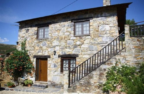 Rabal Cottage | Discover Ninho do Melro: Pet-Friendly Getaway in Nature