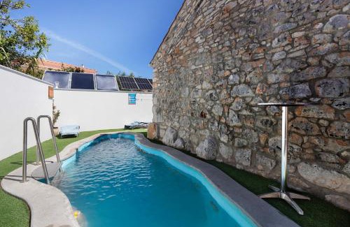 Fatima House | Experience Ninho do Rei: Family-Friendly with Pool Access