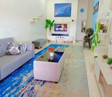 Kampung Jaya House | Family-Friendly Ninizam Kemaman Cukai Homestay with Pool