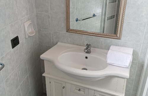 Nocelle House | Delightful Nino's in Nocelle: Highly Rated with Breakfast