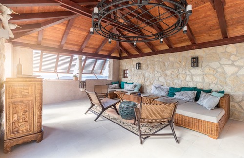 Brsecine Bed & Breakfast | Trendy Ninon - Design B&B for Adults with Pool & Dining