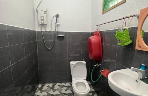 Parit Buntar House | Guest Rated: Nipah Medium Roomstay in Parit Buntar