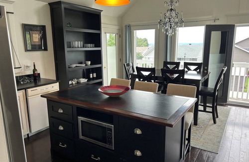 Callander House | Idyllic Nipissing Retreat with Breakfast by Callander Bay