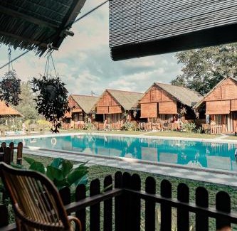 Kijal Ski Chalet | Discover Nipoh Beach Cottage: Oceanfront Bliss Awaits
