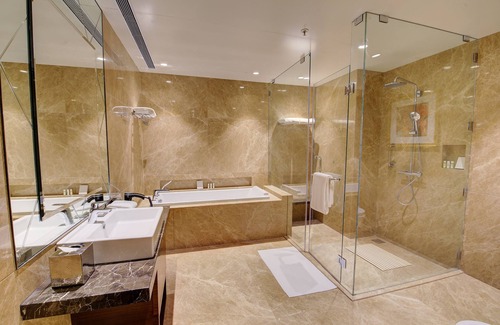 Vile Parle East Hotel | Convenient Niranta Airport Transit Hotel & Lounge Experience