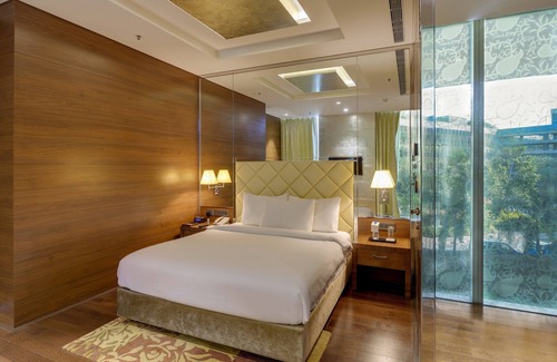 Vile Parle East Hotel | Convenient Niranta Airport Transit Hotel & Lounge Experience