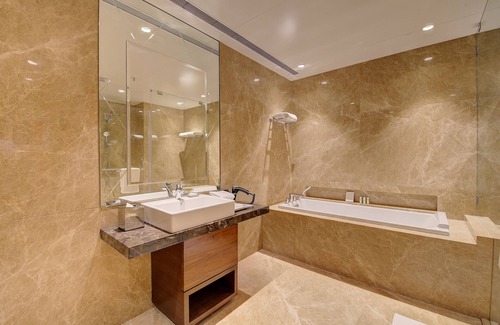 Vile Parle East Hotel | Convenient Niranta Airport Transit Hotel & Lounge Experience