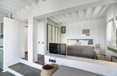 Gythio Apartment | Discover Niriides Resort: Oceanfront Retreat with Pet-Friendly Perks