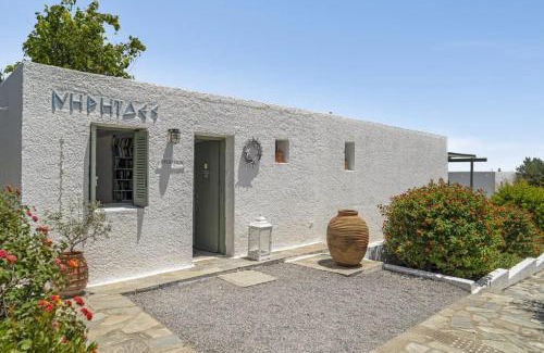 Gythio Apartment | Discover Niriides Resort: Oceanfront Retreat with Pet-Friendly Perks