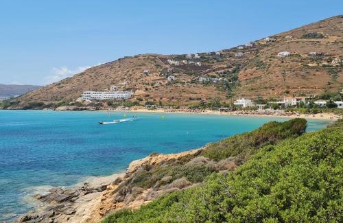 Mpatsi Apartment | Oceanfront Niriis Studios & Apartments in Batsi, Andros