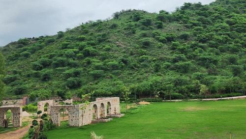 Jamwa Ramgarh House | Nirmal Krishan Parbat Farmstay