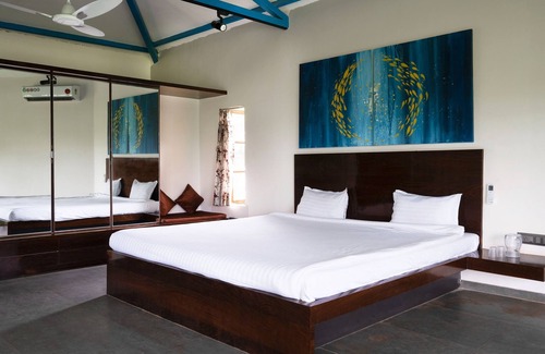 Ulhasnagar Hotel | Inviting Nirva The Cottage Resort: Pool, Hot Tub & More
