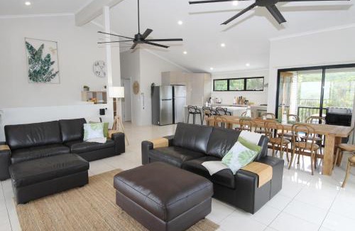 Brisbane Waterfront House | Discover Nirvana: 4-Star Oceanfront Retreat with Pool
