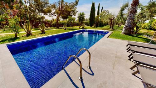 El Perello Villa | Oceanfront Nirvana: Family-Friendly 4-Star Getaway