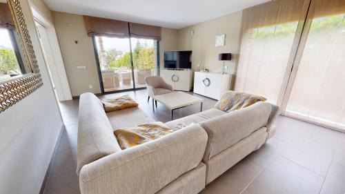 El Perello Villa | Oceanfront Nirvana: Family-Friendly 4-Star Getaway