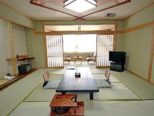 Nagasaki Hotel | Discover Nisshokan Shinkan Baishokaku: Family-Friendly Retreat