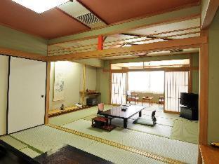 Nagasaki Hotel | Discover Nisshokan Shinkan Baishokaku: Family-Friendly Retreat