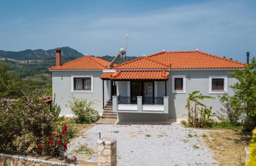 Karlovassi House | Explore Nitsa House: Guest Rated 10/10 Experience Awaits