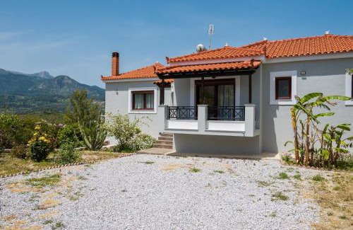 Karlovassi House | Explore Nitsa House: Guest Rated 10/10 Experience Awaits