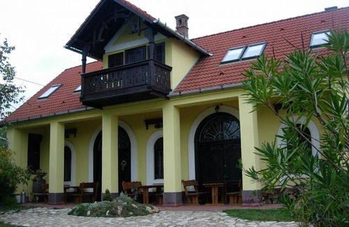 Kisharsany Bed & Breakfast | Exceptional Nitt Pince és Panzió: Family & Pet Friendly Stay