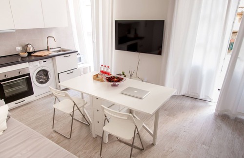 Genoa Historical Centre Apartment | NIU: Your Perfect Oceanfront Nest with Amazing Amenities