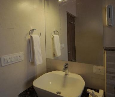 Bhimtal Hotel | Top-Rated Nivedan Hotel and Resort: Family-Friendly Retreat